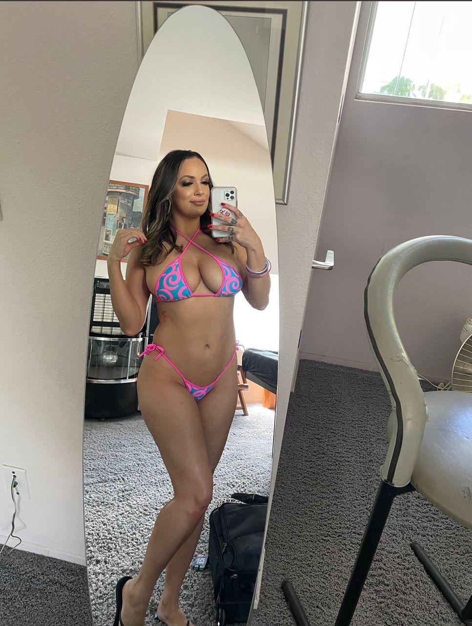 Escort available for Hook up