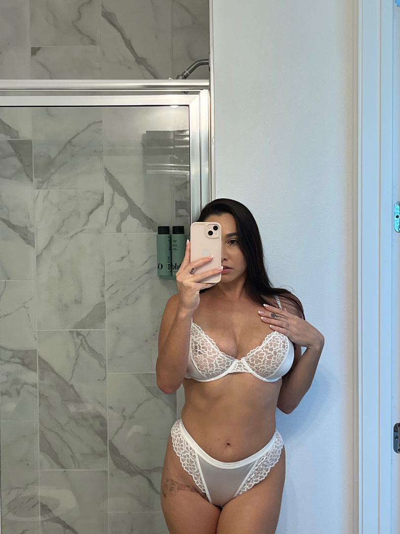 🍆🍑AVAILABLE FOR HOOK UPS AND FUN STUFFS 💦🍑ALWAYS AVAILABLE 🇨🇦❤️