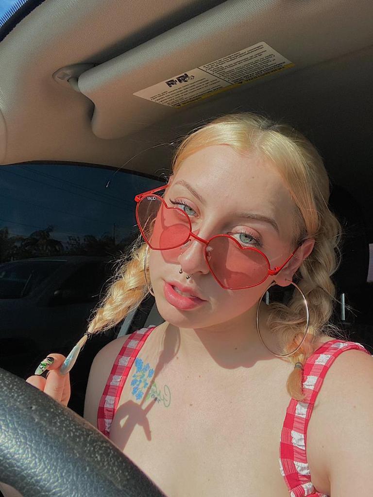 I’m Alicia , I’m a naughty freaky sexy white,I’m available for hookup only