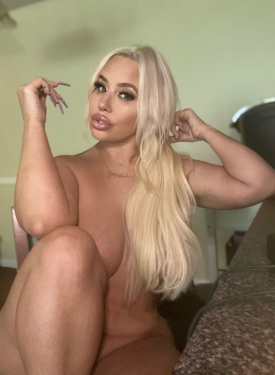 I’m available 💦🍆🥵🥵