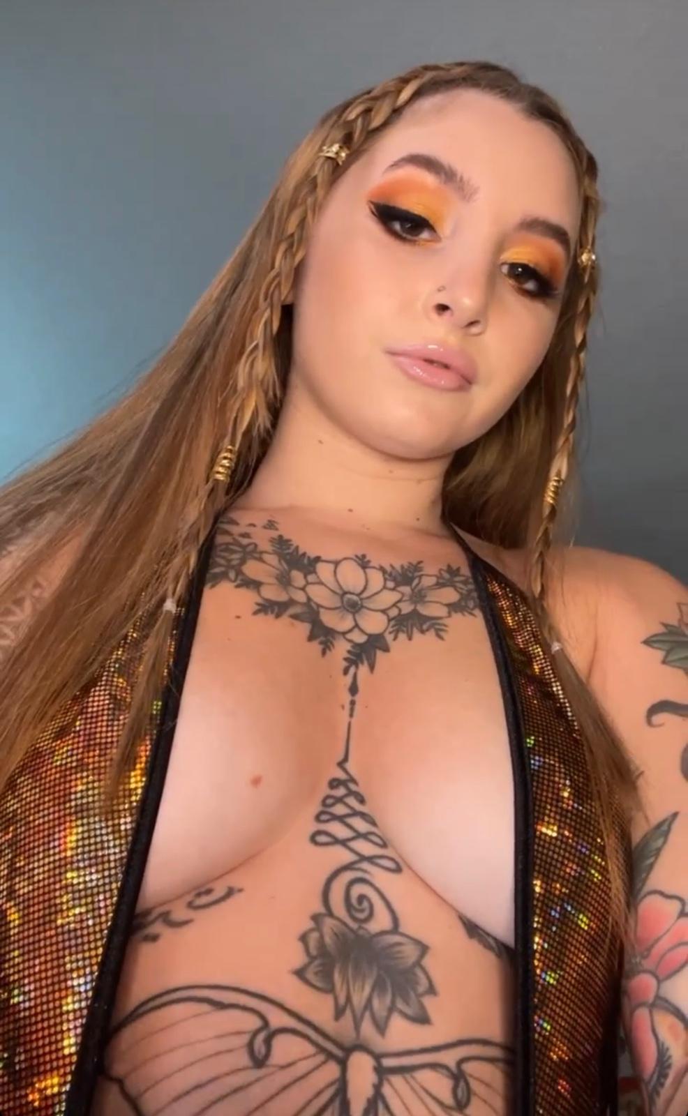 HOOKUP SEX 🍑🍑🍑😘