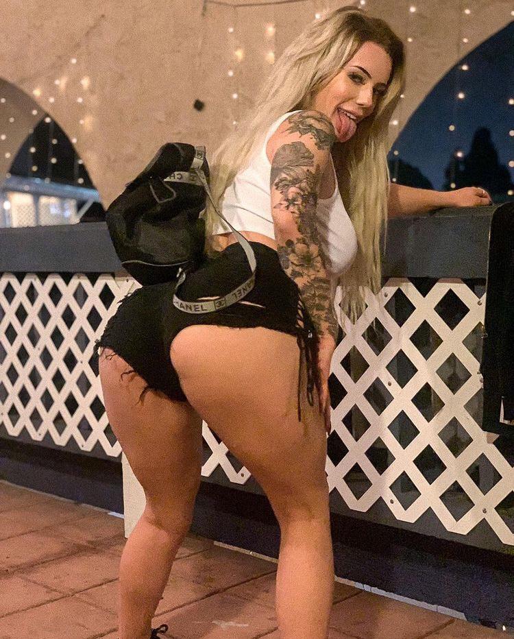 Escort Service Girl Available For Hookup HMU🍆👅🍑🥰