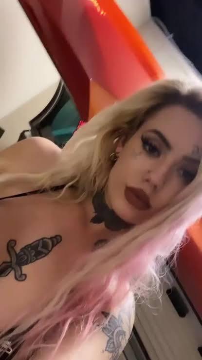HMU Hot&sexy girl in your area 👅🍑🥰🍆