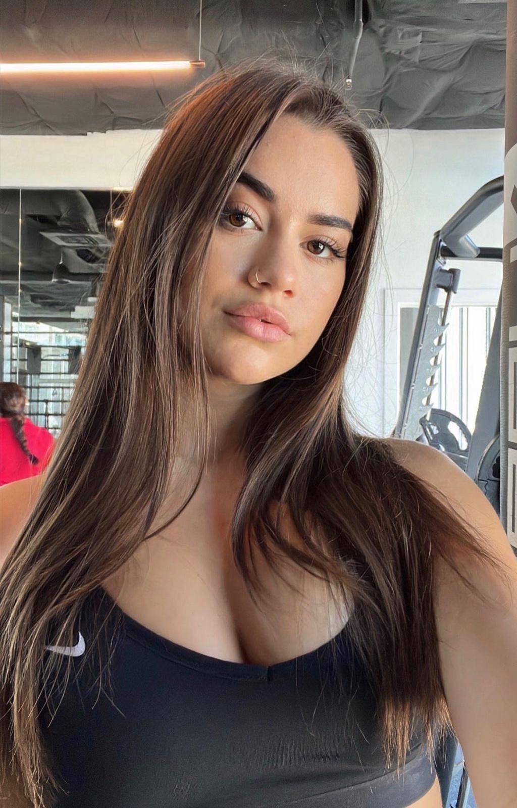 I’m available for hook up and full sex services