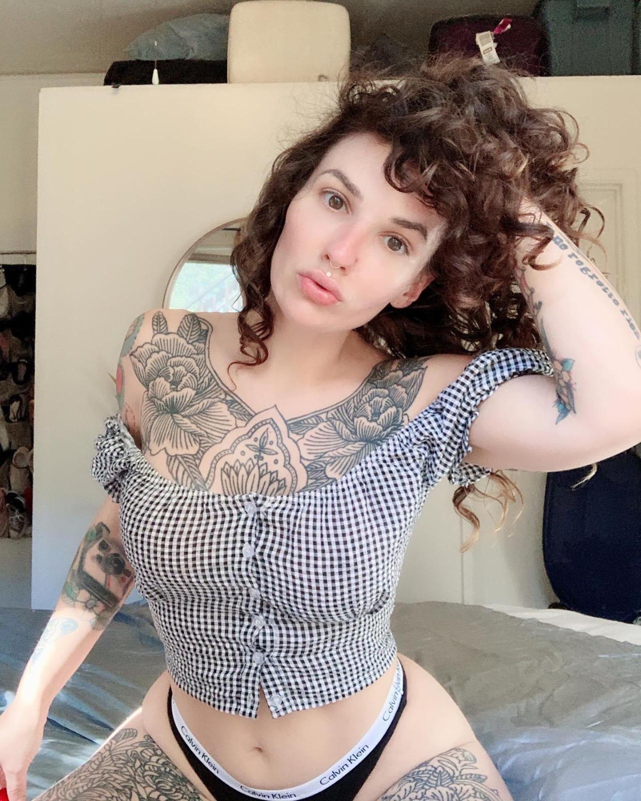 Available for hookup with good fuck and suck💦🍆🍑👅