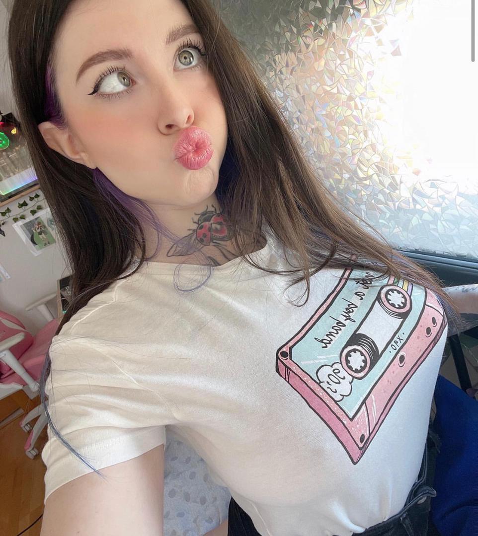 Available for fun ❤️🍆🍑🍆❤️