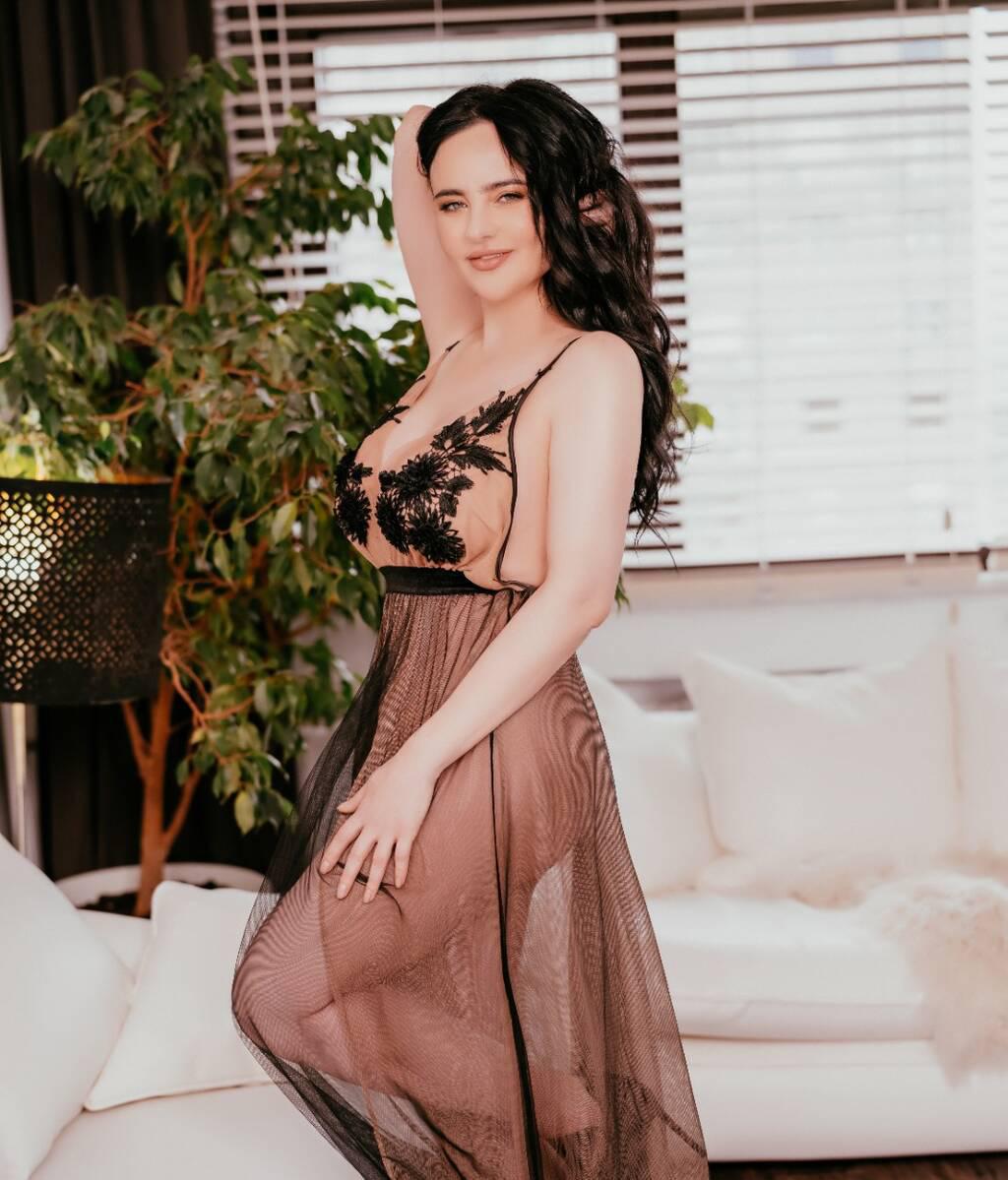 ***sexy new from Ukraine Nikole wants to play in ***