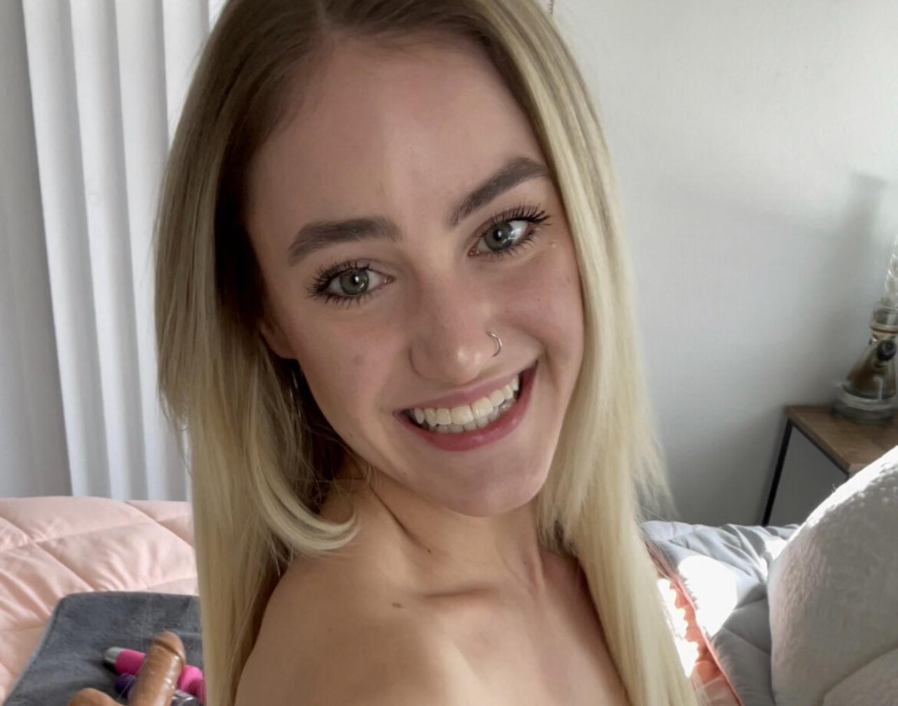HMU IFYOU DOWN FOR FUN AND MEETUP Text ME ON haileyjone001 Number:+1(818)927-226