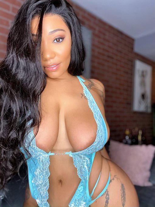 Escort available for sex 🍑👅