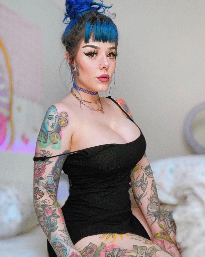 I’m available for fun 🍑🍑🍑🍆🍆🍆🍑🍑