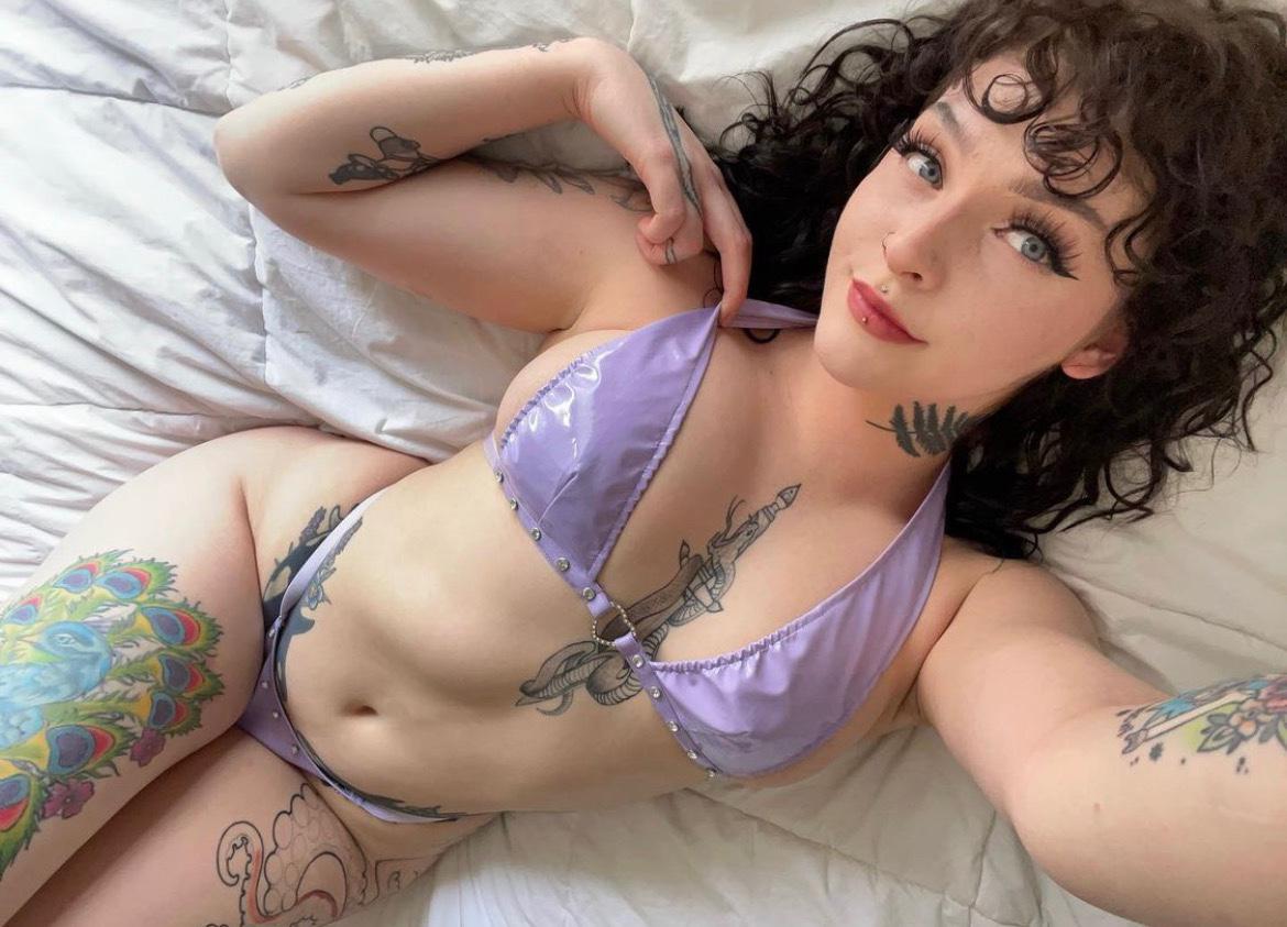 i’m Roslyn , sells Drugs❄️💊&weed Available for hoookup,couples,Bdsm🍑🍆
