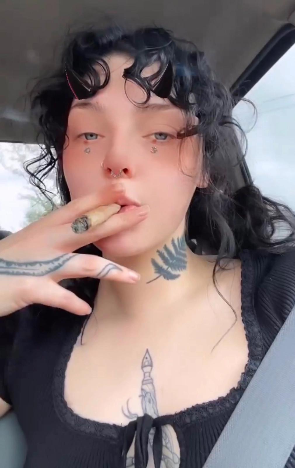 HOOKUP SEX AND SELL DRUGS 💦💦💦