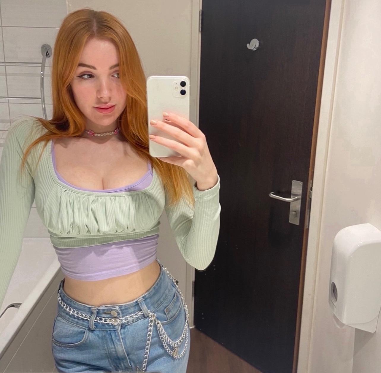 Hey there I’m available 🍆😋😍😋