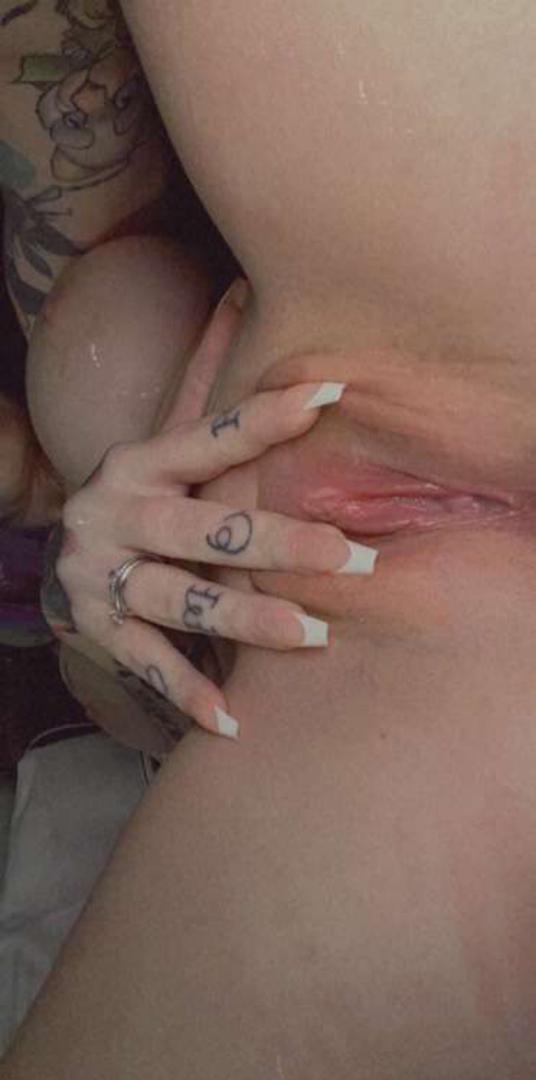 Dtf wanna duck my juicy pussy dm asap