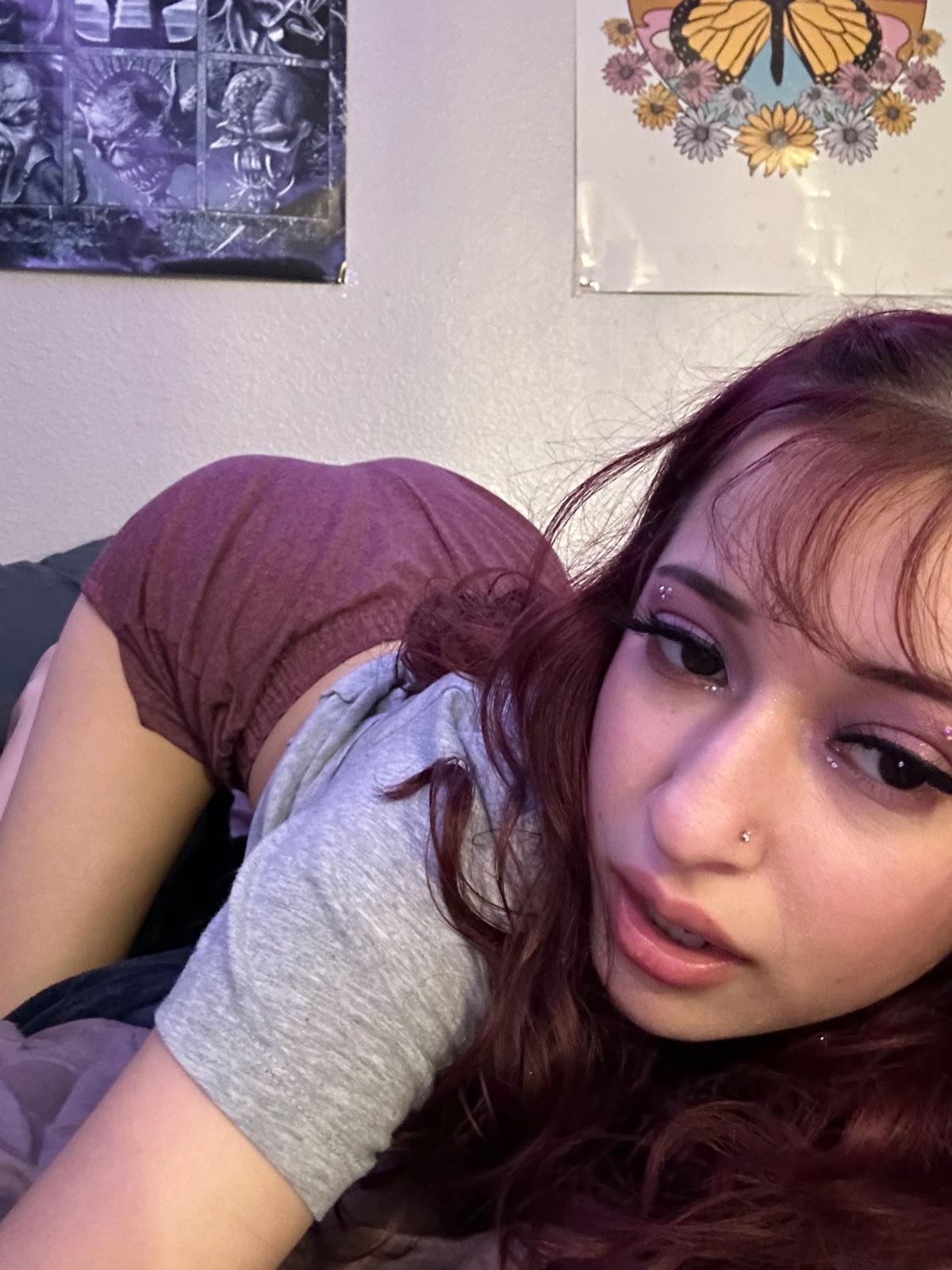 Hot naughty local slut 🍑 available for fun 🍆💦