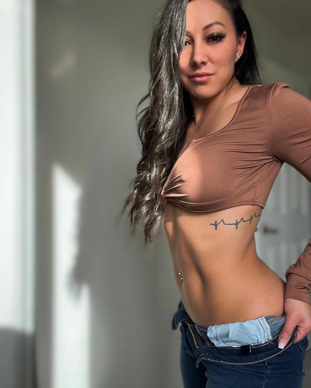 Escort available for hook up