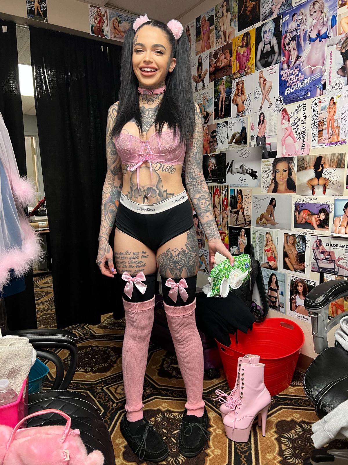 AVAILABLE FOR HOOKUP 🥰🍆🍑💦