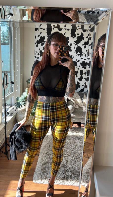 Hot& Nasty😍 Snapchat: laurasimps1011 ,,,, cell phone: 6132099614