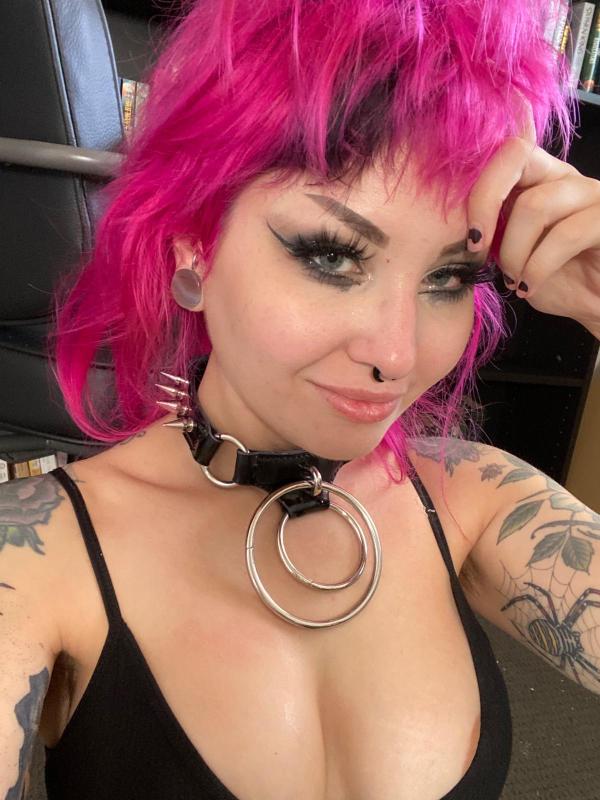 I am available for both incalls and outcalls,HMU on snap :Eliza_sexy123