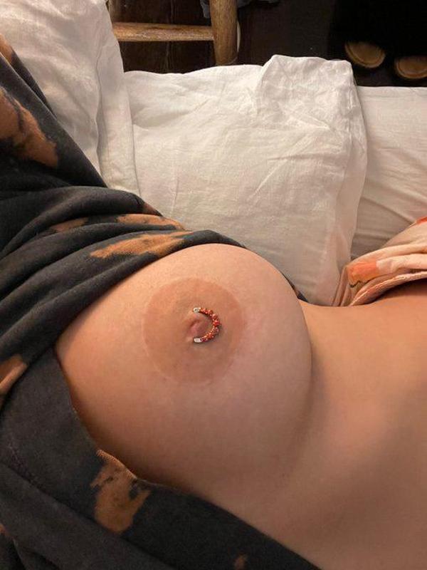 AVAILABLE FOR HOT SEX AND DISCREET FUN
