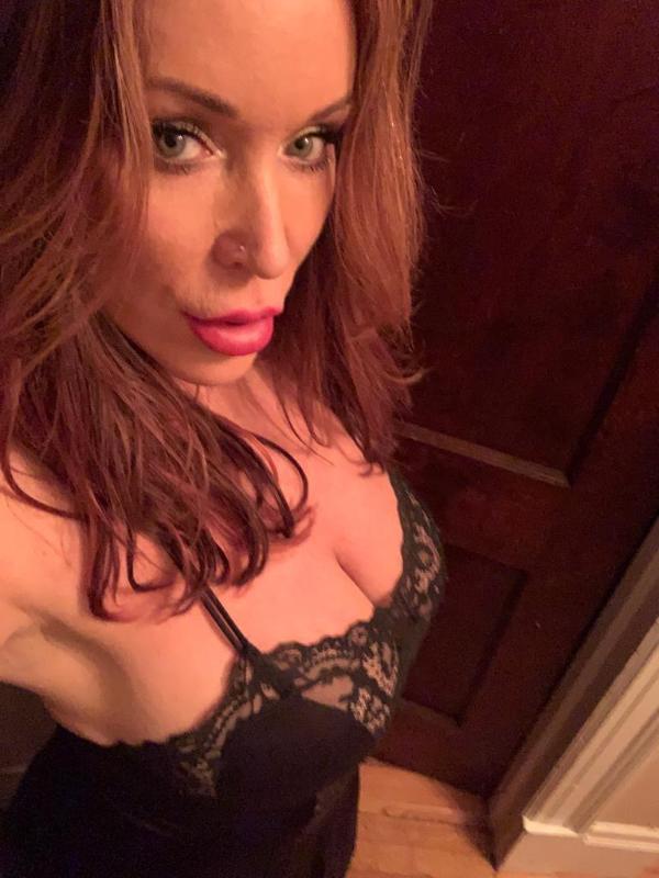 Hot and sexy 🍑🍆🦋